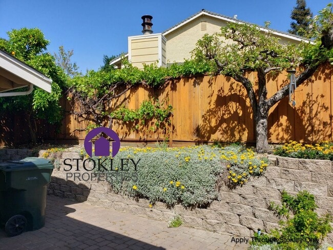 Building Photo - 517 Mesa Verde Pl