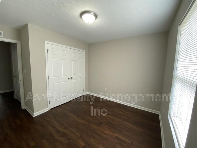 Building Photo - 2022 Bluebonnet Drive
