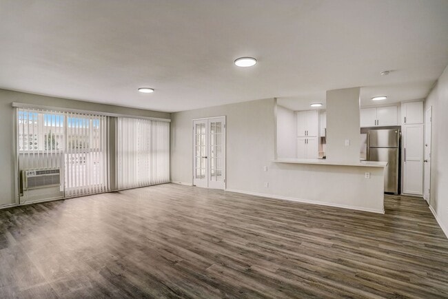 Interior Photo - 8375 Fountain Ave