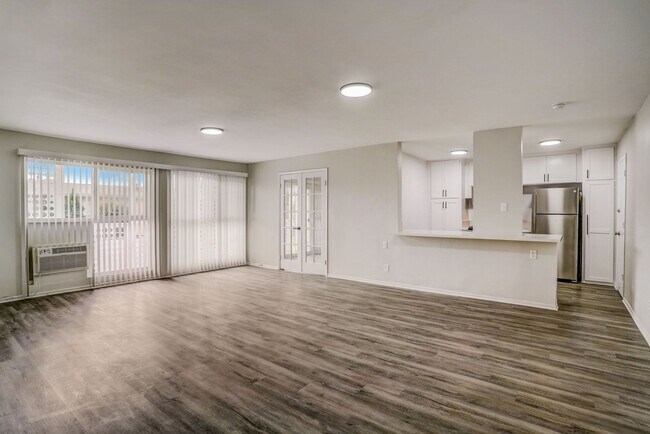 Interior Photo - The Fountain Views