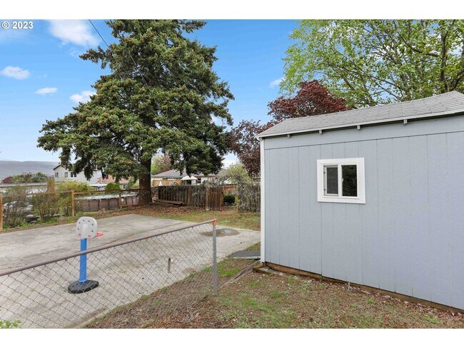 Building Photo - Great Home on 1/3 Acre