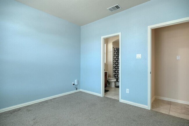 Building Photo - 8333 Paola St