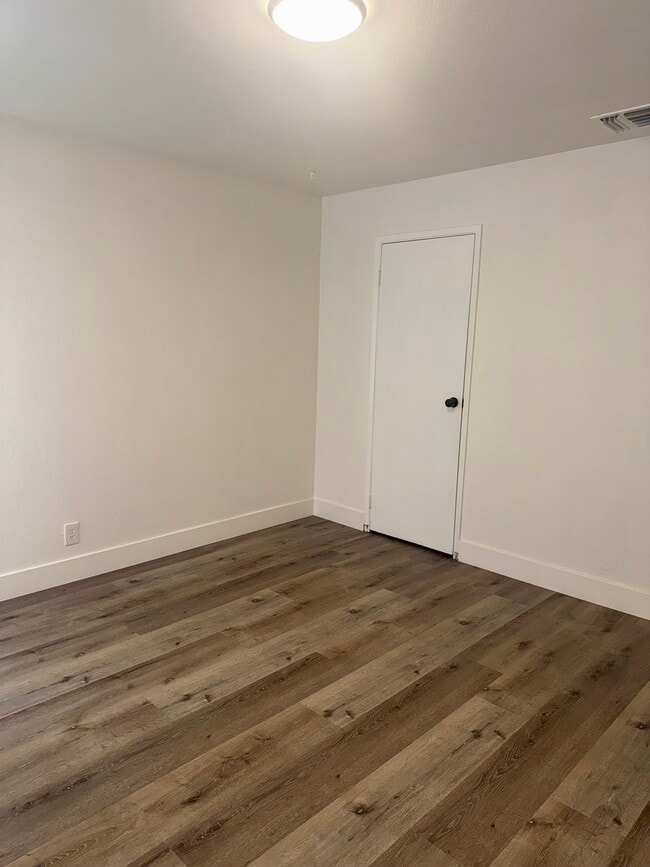 Building Photo - 3874 Arden Dr S