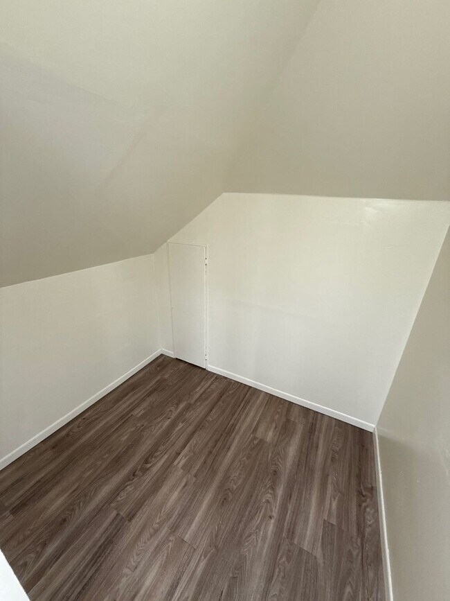 Building Photo - 635A Thompson Avenue Northeast