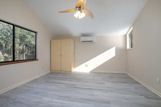 Building Photo - 5735 Fox Hollow Rd