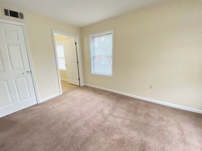 Building Photo - 10 Sentinel Court