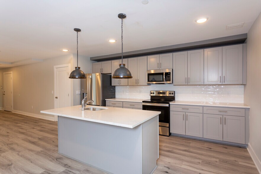 Building Photo - 200 South St