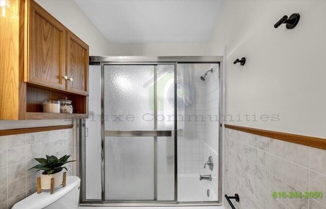 Building Photo - Newly Remodeled 3 Bedroom Kentwood Home! S...
