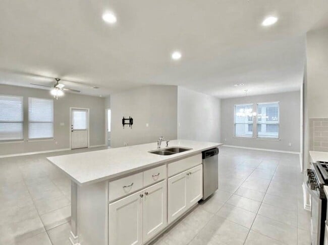 Building Photo - 816 Alta Wy