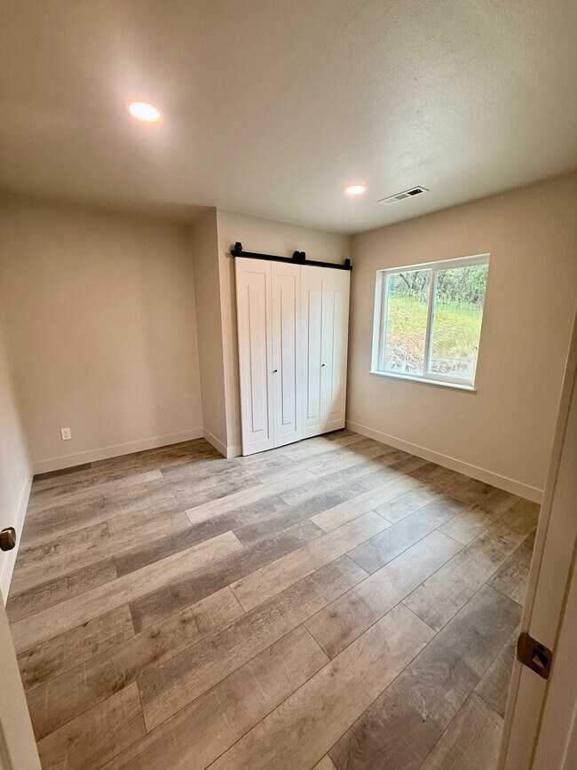 Building Photo - 16083 Indian Springs Ranch Rd