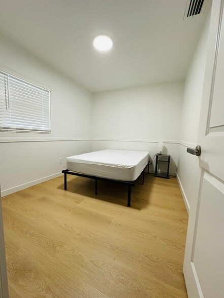 Building Photo - 4611 N Eddy Dr