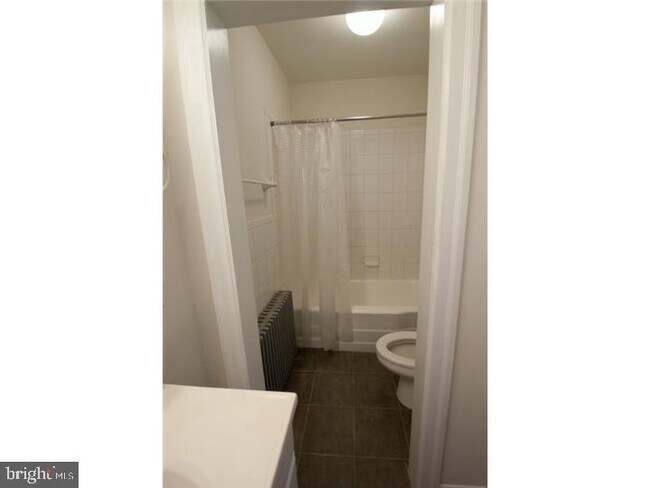 Building Photo - 541 Old Elm St