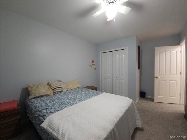 Building Photo - 45520 Morningside Dr