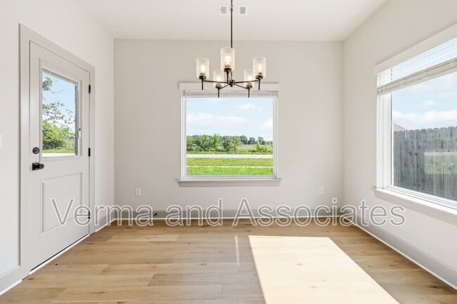 Building Photo - 970 Trestle Ln