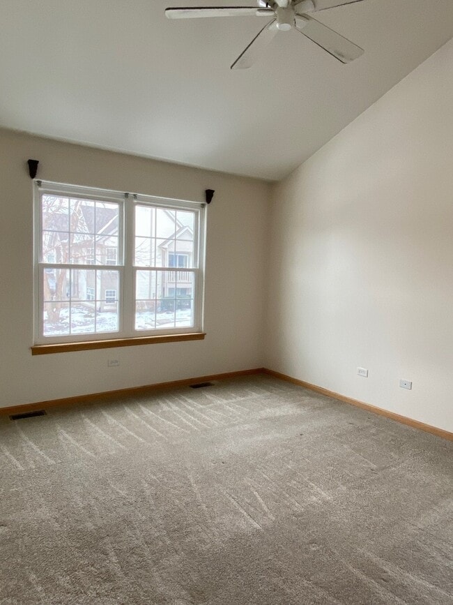 Building Photo - 2735 Canyon Dr