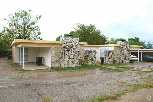 Primary Photo - Jim Qualia 9/9/2007 - 6804 Trail Lake Dr