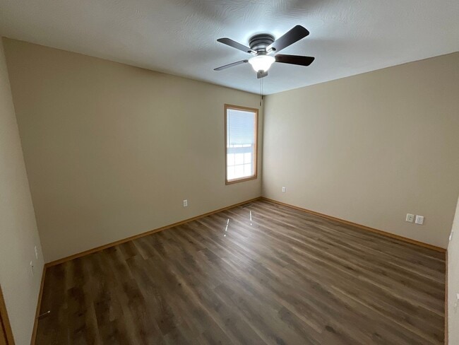 Building Photo - LEASING