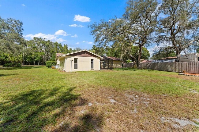 Building Photo - 1908 N Village Ave