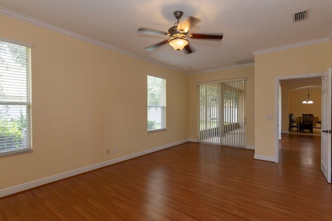 Building Photo - BEAUTIFUL 5 Bedroom/4 Bath Home Located in...