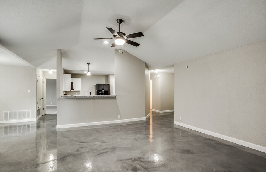 Building Photo - 6103 John Chapman