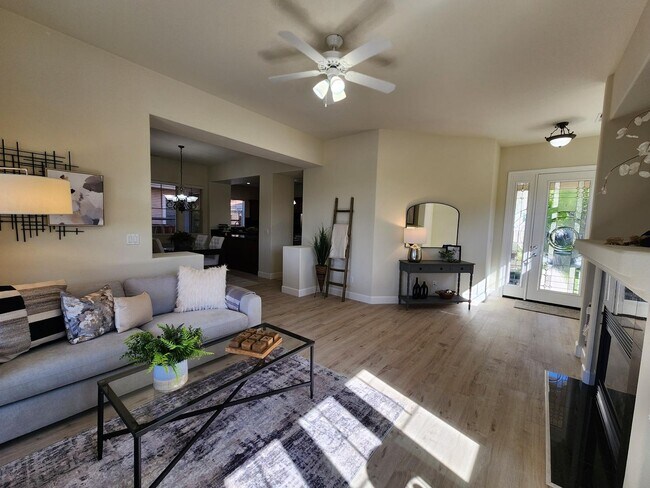 Building Photo - 6086 Cielo Cir