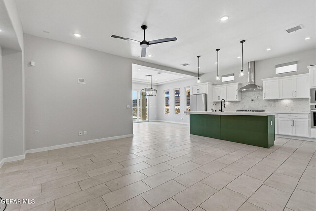 Building Photo - 329 Hector Porras Dr