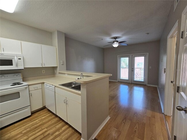 Building Photo - 1910 E Palm Ave