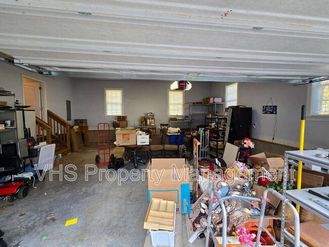 Building Photo - 2400 Lakeview Pkwy