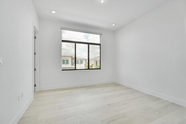 Building Photo - 13005 Feathering Wy