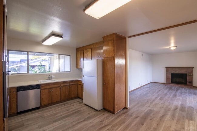 Building Photo - 1761 Kelly St