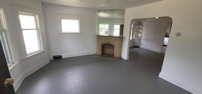 Building Photo - 626 E 130th St