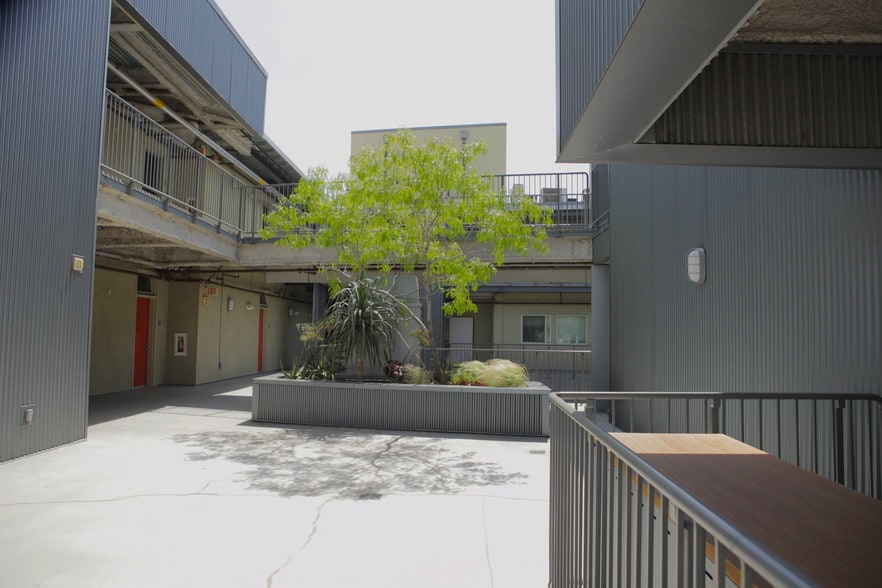 Building Photo - 200 N San Fernando Rd