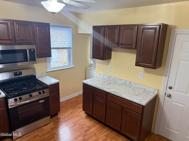 Building Photo - 822 Hampton Ave