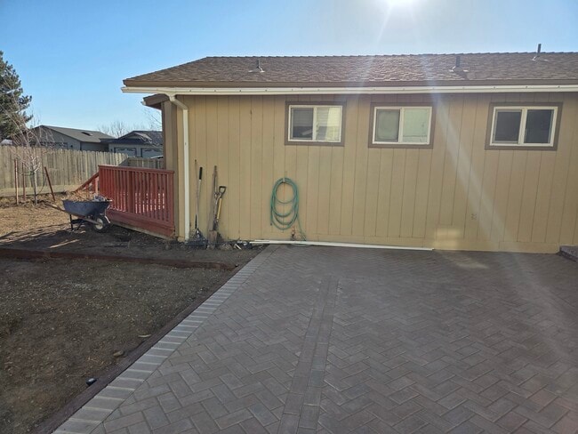 Building Photo - Meadow Court