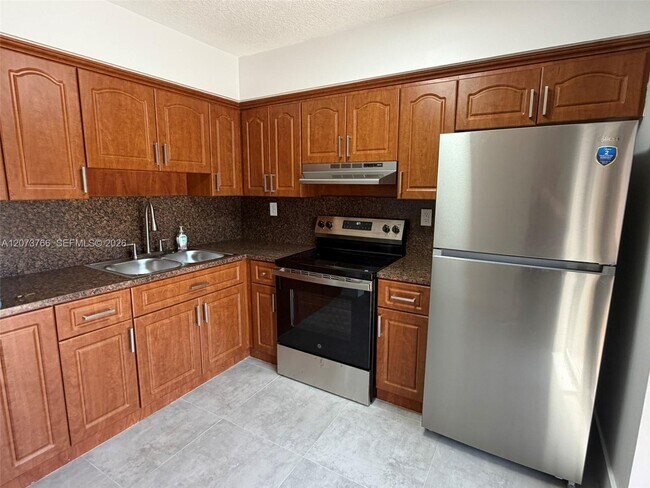 Building Photo - 1360 W 41st St