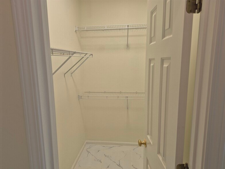 Building Photo - 4315 Rosemont Dr