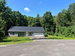 Building Photo - House on 5 acres 3 beds, 2 baths