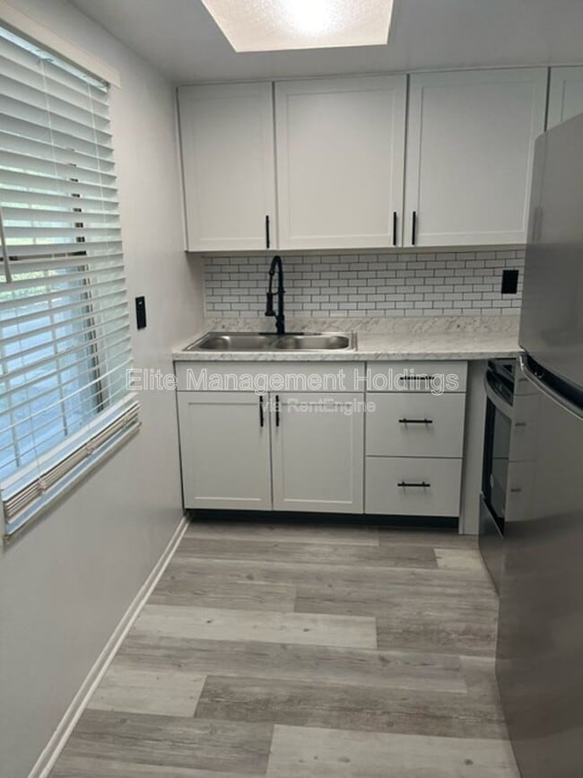 Building Photo - 1735 6th Ave