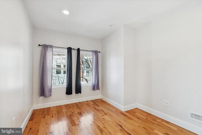 Building Photo - 2527 Ingersoll St