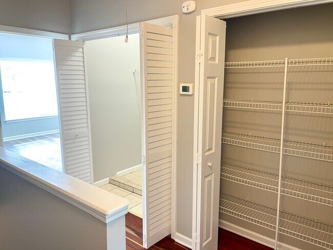 Building Photo - Welcome to this stunning 3-bedroom, 3-bathroom townhome located in the vibrant city of Atlanta, GA.