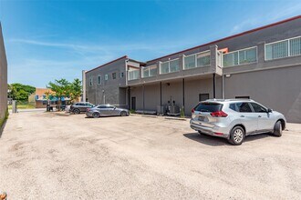 Building Photo - 1413 23rd Street Rear