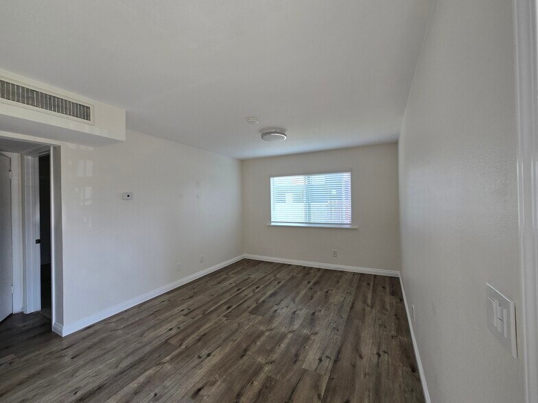 Building Photo - 2795 Conejo Dr