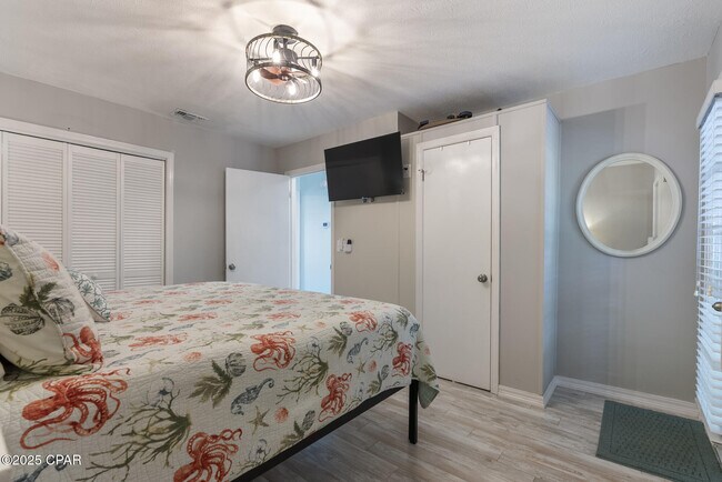 Building Photo - 164 Robin Ln