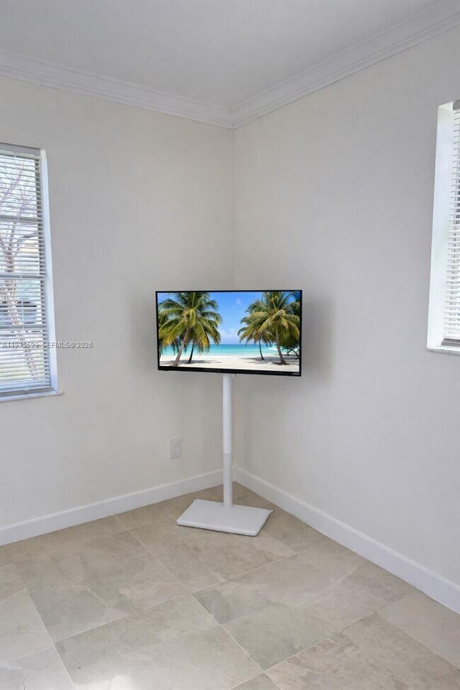 Building Photo - 232 SE 6th St