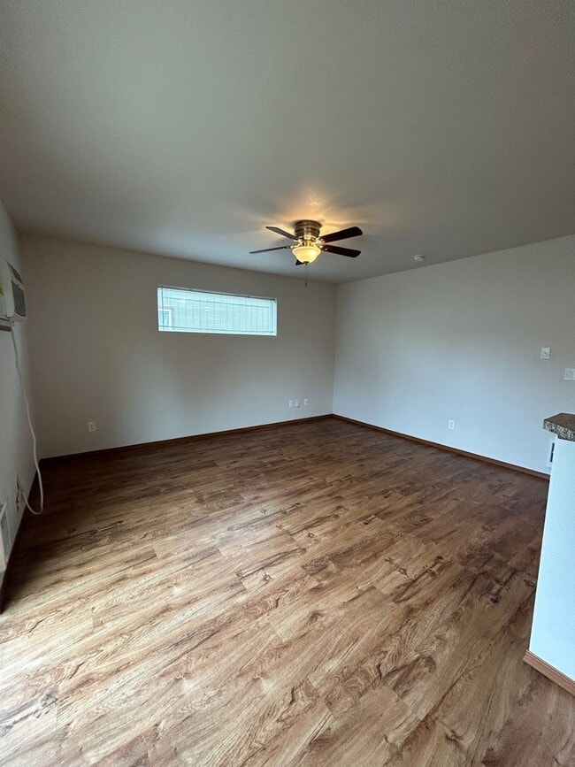 Building Photo - Spacious 3 Bedroom 2.5 Bath Duplex in Post Falls