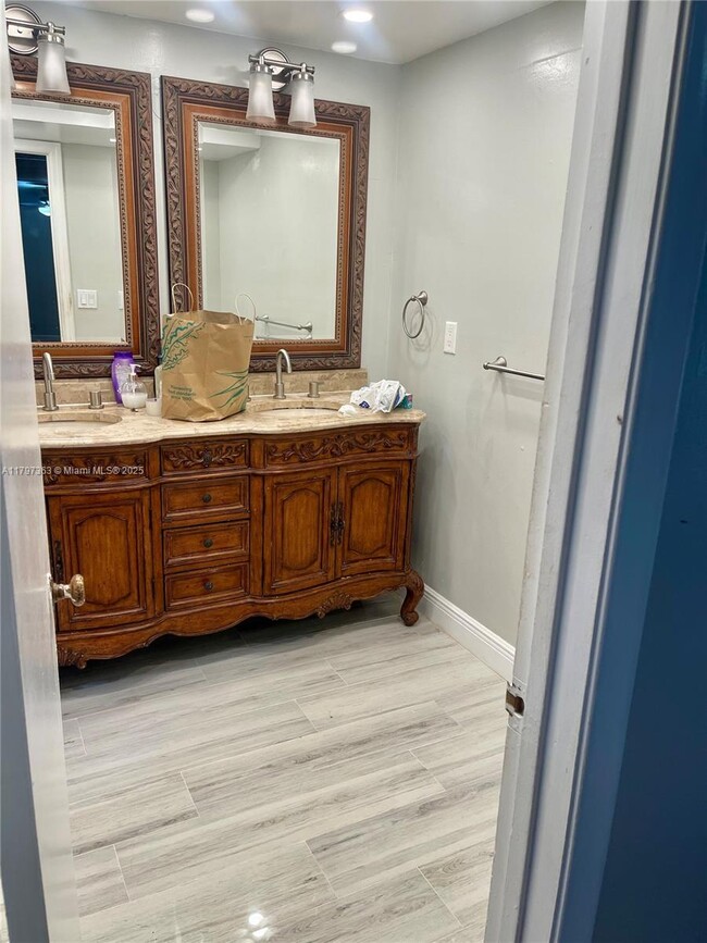Building Photo - 6695 Racquet Club Dr