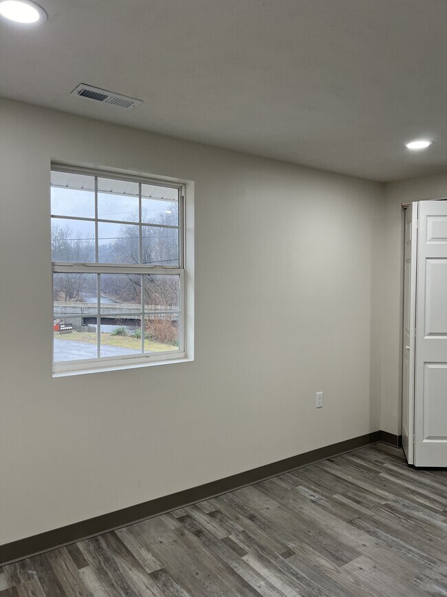 Building Photo - 201 Kathleen Dr