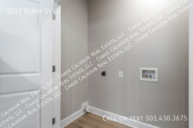 Building Photo - 2217 Perry St