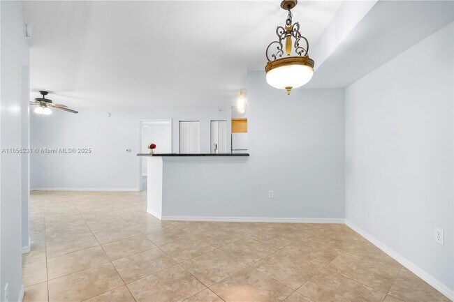 Building Photo - 1308 Villa Cir