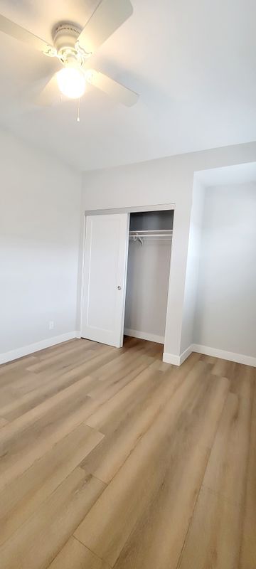 Building Photo - 1048 E 5th St